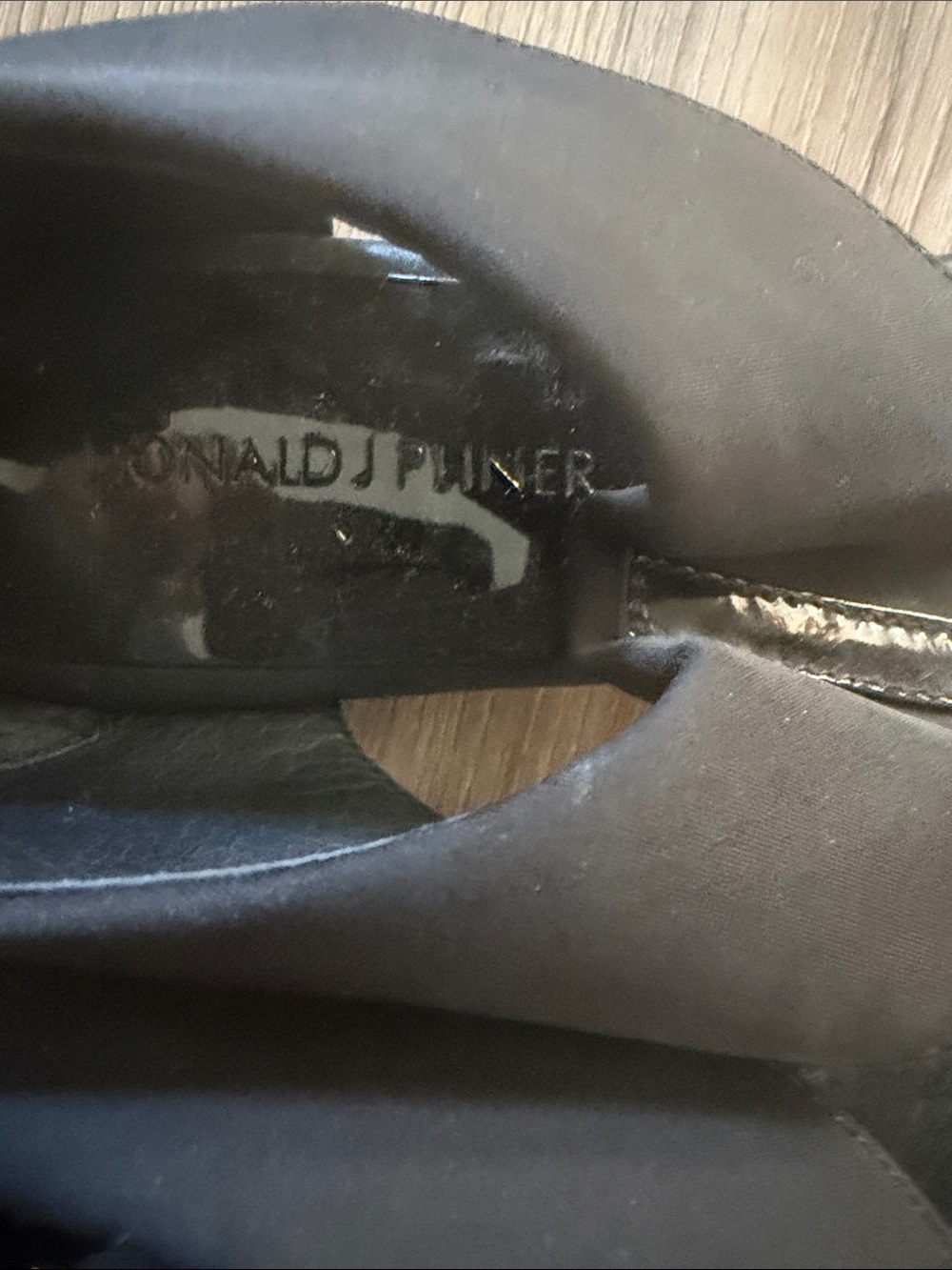 Donald J. Pliner Black Women’s Toe-Post Sandal - Picture 3 of 16